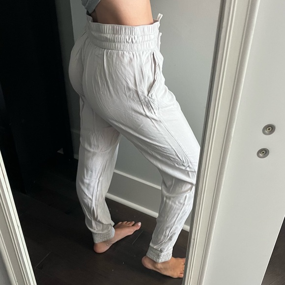 Aritzia Sunday Best Joggers - Picture 5 of 5